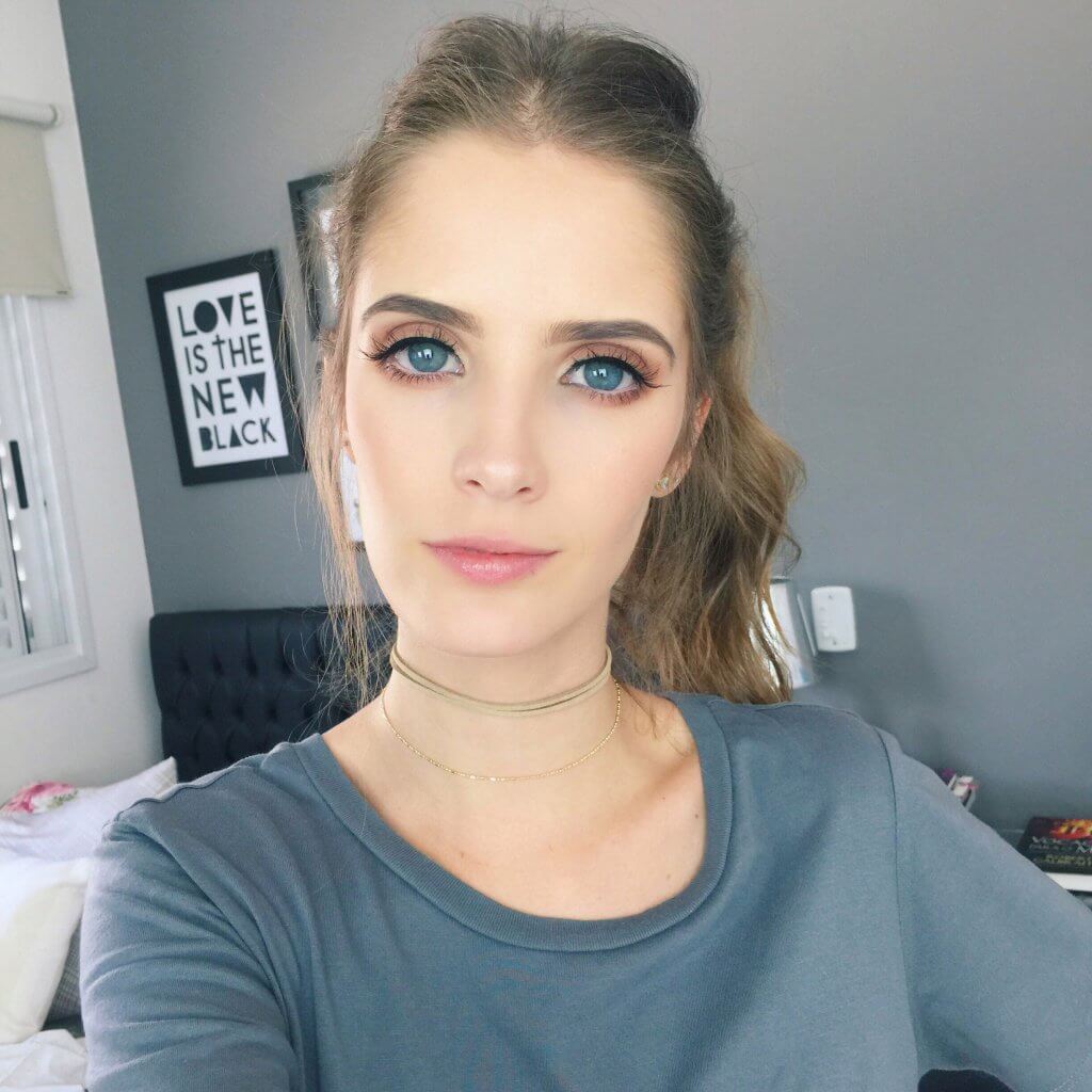 estou usando apenas o gloss nessa foto ;)